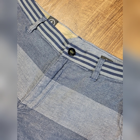 Volcom chambray shorts - Picture 2 of 12
